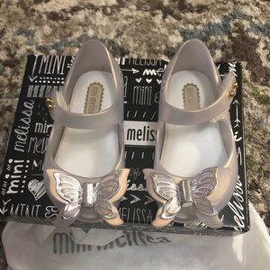 Mini Melissa butterfly size 5